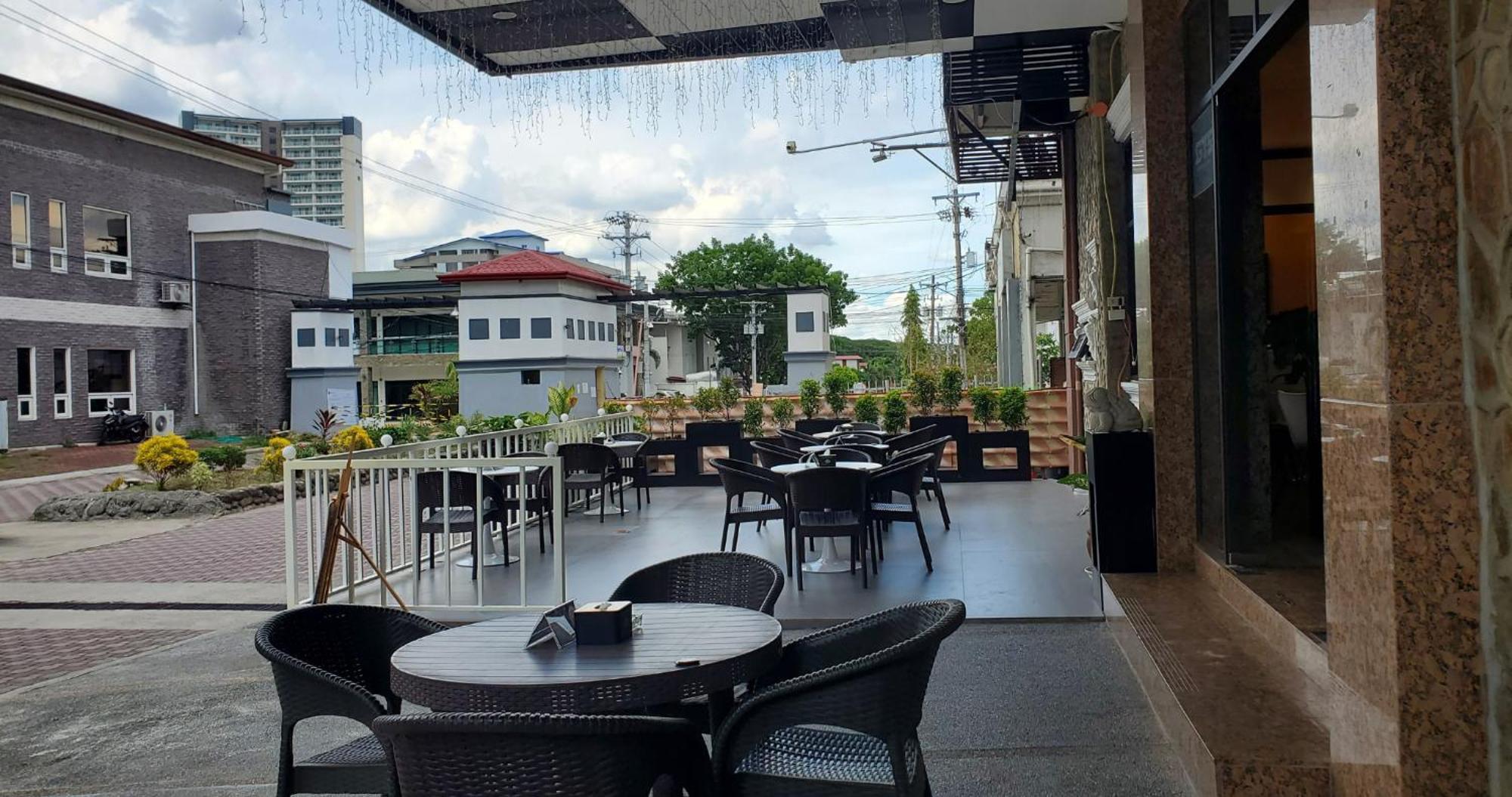 Aston Stay And Villas Mabalacat Exterior foto